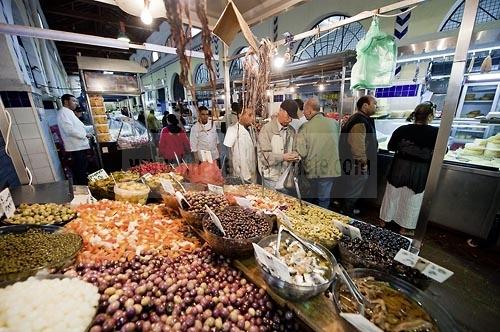 marché;légumes;poissons;marché central;fromages;olives;vendeur