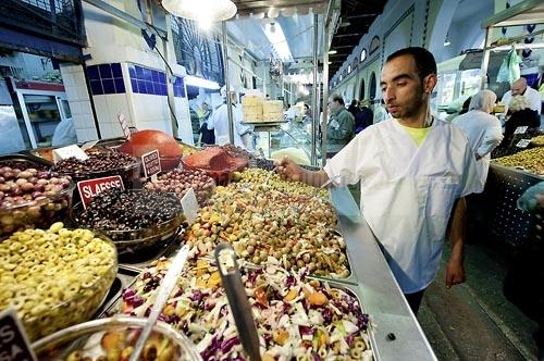 marché;légumes;poissons;marché central;fromages;olives;vendeur