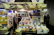 marchÃ©;lÃ©gumes;poissons;marchÃ©-central;fromages;olives;vendeur