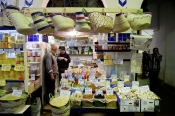 marché;légumes;poissons;marché-central;fromages;olives;vendeur