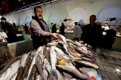 marché;légumes;poissons;marché-central;fromages;olives;vendeur