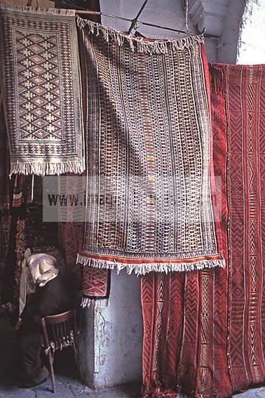 tunis;tourisme;shopping;boutique;artisanat;tapis;souk;el;trouk;souk;medina;