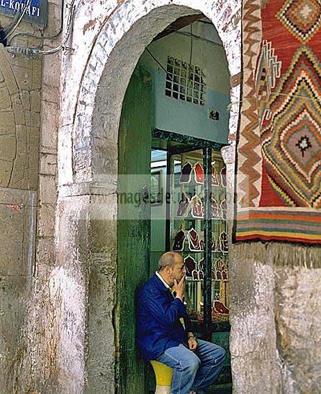 artisan;artisanat;bijoutier;medina;porte;souk;tunis;