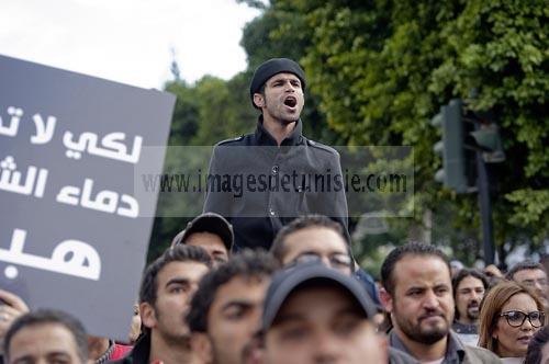 14 janvier 2012 : Ramy Sghaier;l'un des leaders de la contestation rÃ©volutionnaire est portÃ© au coeur d'une manifestation communiste lors de la CommÃ©moration Ã  Tunis du premier anniversaire de la RÃ©volution tunisienne;le 14 janvier Ã©tant la date de la fuite de l'ex PrÃ©sident vers l'Arabie Saoudide.