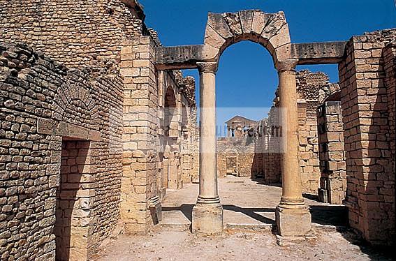 architecture;antique;antiquite;romain;dougga;frigidarium;thermes;