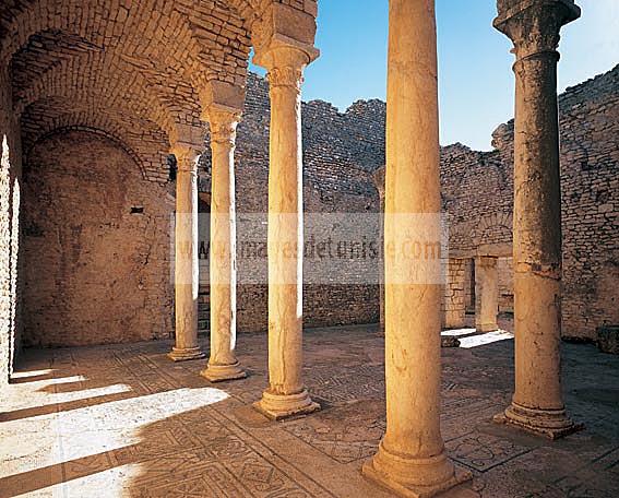 architecture;antique;antiquite;romain;dougga;thermes;