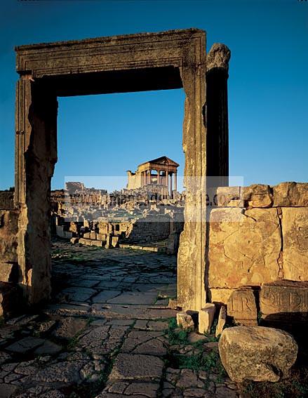 architecture antique;antiquite;romain;dougga;forum;capitole;rue