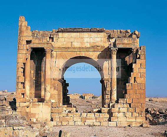 antiquite;architecture antique;romain;Haidra;porte;arc