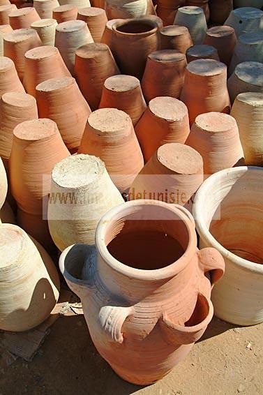 djerba;guellala;ile;jerba;art;artisan;artisanat;sechage;four;jarre;poterie;potier;tradition;