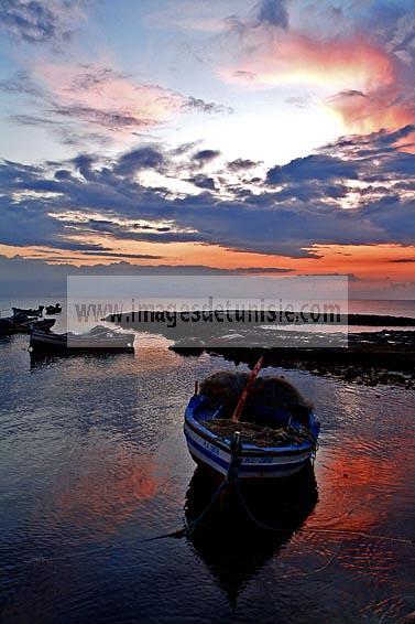 djerba;ile;jerba;sidi;jemmour;barque;bateau;peche;pecheur;mer;ciel;nuage;soleil;coucher;de;soleil;