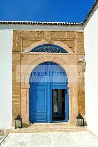 village;porte;tradition;architecture musulmane;maison;Palais;hotel;Sidi Bou Said