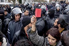 Manif cartons jaunes et rouges