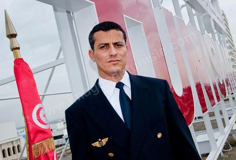 Le capitaine Mohamed Ben Kilani, jeune pilote de la compagnie aérienne Tunisiair. Dévenu héros national lorsque le vendredi après midi, alors que le gouvernement de Ben Ali tombe, il refuse d'embarquer et de faire décoller l'avion lorsque des membres de la famille Trabelsi tente de s'enfuir dans son avion vers la France."J'ai revu les images des événements de ces derniers jours en Tunisie et j'ai décidé de ne pas participer à cette expédition de criminels. Si je ramène cette famille, je serais un traitre pour ton ma vie" a pensé le Capitaine Mohamed Ben Kilani en apprenant l'arrivée dans son avion de certains membres de la famille Trabelsi.
