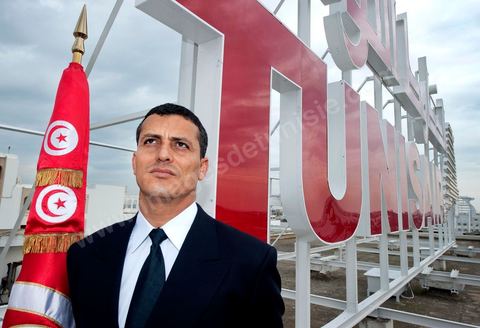 Le capitaine Mohamed Ben Kilani, jeune pilote de la compagnie aérienne Tunisiair. Dévenu héros national lorsque le vendredi après midi, alors que le gouvernement de Ben Ali tombe, il refuse d'embarquer et de faire décoller l'avion lorsque des membres de la famille Trabelsi tente de s'enfuir dans son avion vers la France."J'ai revu les images des événements de ces derniers jours en Tunisie et j'ai décidé de ne pas participer à cette expédition de criminels. Si je ramène cette famille, je serais un traitre pour ton ma vie" a pensé le Capitaine Mohamed Ben Kilani en apprenant l'arrivée dans son avion de certains membres de la famille Trabelsi.