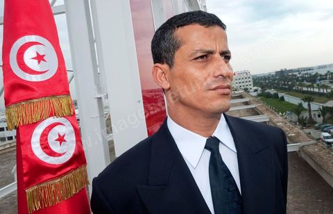 Le capitaine Mohamed Ben Kilani, jeune pilote de la compagnie aérienne Tunisiair. Dévenu héros national lorsque le vendredi après midi, alors que le gouvernement de Ben Ali tombe, il refuse d'embarquer et de faire décoller l'avion lorsque des membres de la famille Trabelsi tente de s'enfuir dans son avion vers la France."J'ai revu les images des événements de ces derniers jours en Tunisie et j'ai décidé de ne pas participer à cette expédition de criminels. Si je ramène cette famille, je serais un traitre pour ton ma vie" a pensé le Capitaine Mohamed Ben Kilani en apprenant l'arrivée dans son avion de certains membres de la famille Trabelsi.