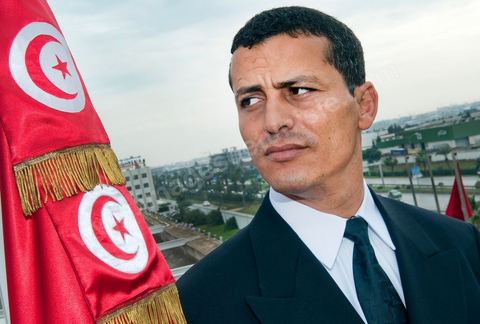 Le capitaine Mohamed Ben Kilani, jeune pilote de la compagnie aérienne Tunisiair. Dévenu héros national lorsque le vendredi après midi, alors que le gouvernement de Ben Ali tombe, il refuse d'embarquer et de faire décoller l'avion lorsque des membres de la famille Trabelsi tente de s'enfuir dans son avion vers la France."J'ai revu les images des événements de ces derniers jours en Tunisie et j'ai décidé de ne pas participer à cette expédition de criminels. Si je ramène cette famille, je serais un traitre pour ton ma vie" a pensé le Capitaine Mohamed Ben Kilani en apprenant l'arrivée dans son avion de certains membres de la famille Trabelsi.