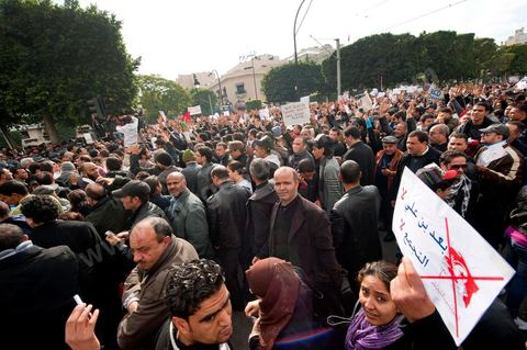 Journée du 19/01/2011 :; Manifestaition contre le RCD pour la démission des ministres de l'ancien régime sur l'avenue Habib Bourguiba à Tunis