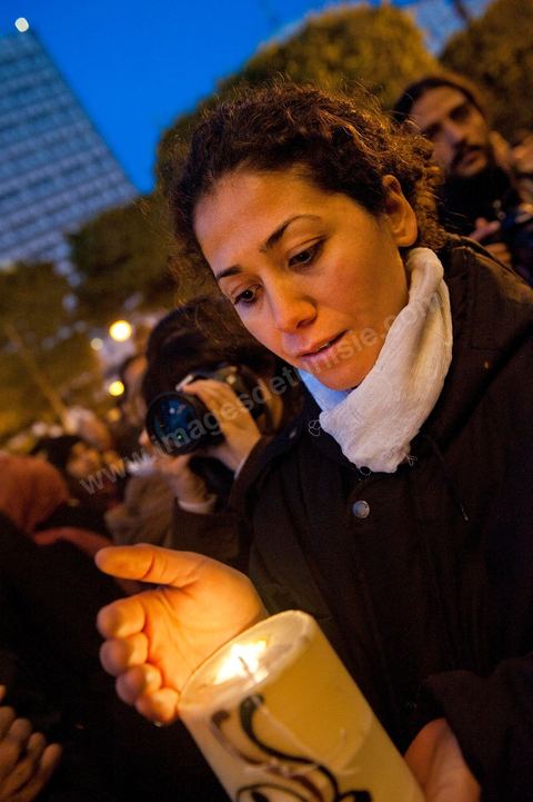 le 22 janvier à 17h un rassemblement de la population tunisoise a lieu sur l'avenue Habib Bourguiba pour un hommage aux martyrs tombés lors de la Eévolution. Une bougie à la main les tunisois de tous âges commèrorent ces hommes et femmes morts pour la liberté.
