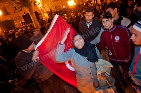 le 22 janvier à 17h un rassemblement de la population tunisoise a lieu sur l'avenue Habib Bourguiba pour un hommage aux martyrs tombés lors de la Eévolution. Une bougie à la main les tunisois de tous âges commèrorent ces hommes et femmes morts pour la liberté.