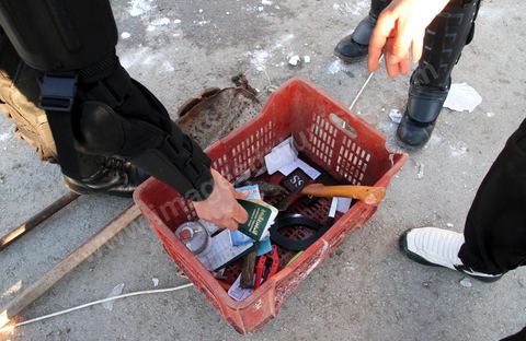 28 janvier fin d'après midi, des jeunes manifestants infiltrés dans la pacifique Caravane de la Libération provoquent les forces de police présentent depuis le matin avec tout l'équipement anti émeute, la police attaque avec chiens, gaz lacrymo et matraque et investisse la place du gouvernement où les manifestants pacifiques venus du sud ouest tenaient un sitin depuis six jours. Cette opération permis le nettoyage complet  de la place.