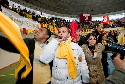 le 29 janvier : venu au premier grand meeting du PDP le Parti Démocrate Progressif, le rappeur El Général rassemble par ses chansons la jeunesse tunisienne. El General est le pseudo de Hamada Ben Amor, un jeune rappeur de 22 ans dont les morceaux sont devenus l'hymne de la jeunesse contestataire de Tunisie. Fin décembre, El general avait mis en ligne un titre intitulé Raïs Lebled («Le chef du pays»), qui interpellait directement le président tunisien Zine El Abidine Ben Ali sur la misère sociale du pays, la violence du régime et le chômage des jeunes. Cela lui coutera de se faire arréter et emprissoner quelques jours la semaine du 14 janvier pour être libéré après la fuite de Ben Ali.