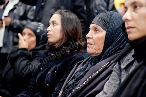 le 29 janvier la maman du jeune martyr qui s'est immolé par le feu Mohamed Bouazizi se rend pour la première fois à Tunis invitée par le PDP (Parti Démocrate Progressiste) pour son premier meeting politique dans la grand salle de sports de la Coupole à Tunis.