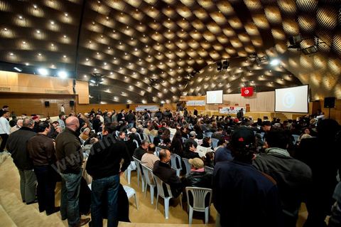 5 février : 1er grand meeting politique du Forum démocratique pour le travail et les libertés (FDTL) au Palais des Congrès de Tunis. L'un des membres fondateurs et Secrétaire Général du FDLT est le Dr Mustapha Ben Jaafar, ex membre fondateur du Mouvement des Démocrates Socialistes (MDS). Fondateur et ancien secrétaire général du syndicat des Médecins Hospitalo-universitaire affilié à l’Union Générale des Travailleurs Tunisiens (UGTT) ; Ancien vice-président de la Ligue Tunisienne des Droits de l’Homme (LTDH ), Il est également membre fondateur du Conseil National des Libertés de Tunisie (CNLT).