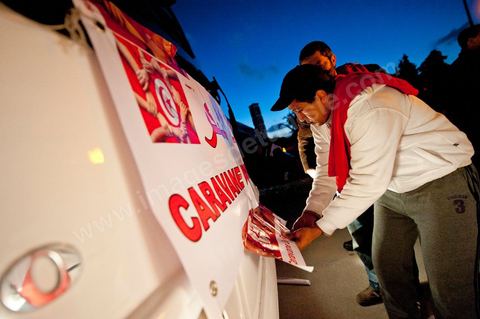 6 février : 7h du mat au départ de Tunis, la Caravane de Remerciements, au départ de Tunis près de 200 voitures et plusieurs bus se rendent à Sidi Bouzid pour la journée pour un grand moment de rencontres, de remerciemenst et d'échanges entre des tunisois et la population de Sidi Bouzid. L'accueil exceptionnellement chaleureux des habitants de Sidi Bouzid envahit le centre cille de Sidi Bouzid.