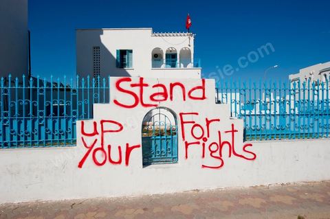 6 février : ambiance dans les rues de Sidi Bouzid à la venue de la Caravane de Remerciements, au départ de Tunis près de 200 voitures et plusieurs bus se rendent à Sidi Bouzid pour la journée pour un grand moment de rencontres, de remerciemenst et d'échanges entre des tunisois et la population de Sidi Bouzid. L'accueil exceptionnellement chaleureux des habitants de Sidi Bouzid envahit le centre cille de Sidi Bouzid.