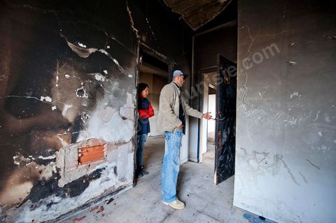 8 février : Cité Ettadhamen dans la banlieue ouest de Tunis, la municipalité a été dévastée et brûlée la nuit du 14 janvier par les gens du quartier, aujourd'hui elle est le lieu de jeux et de visites des jeunes du quartier.