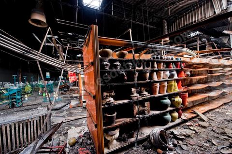 8 février : lIntérieur de l'hypermarché Génat et ses rayons, brulés en totalité et une partie de son plafond effondré. Le centre commercial Tunis City et l'hypermarché Géant de Tunis. Après avoir été pillés, détruits et brûlés dasn la nuit du 14 janvier, le chantier de nettpyage puis de reconstruction a démarré, 10 mois detravaux et de reconstruction sont prévus avant sa réouverture.