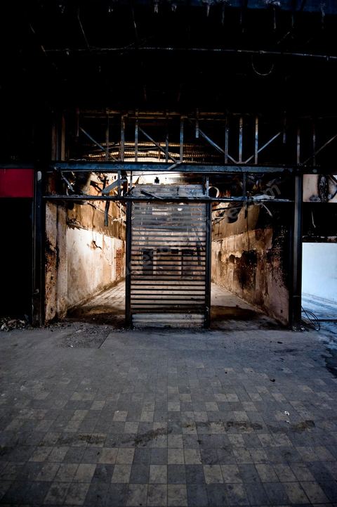 8 février : le centre commercial Tunis City et l'hypermarché Géant de Tunis. Après avoir été pillés, détruits et brûlés dasn la nuit du 14 janvier, le chantier de nettpyage puis de reconstruction a démarré, 10 mois detravaux et de reconstruction sont prévus avant sa réouverture.