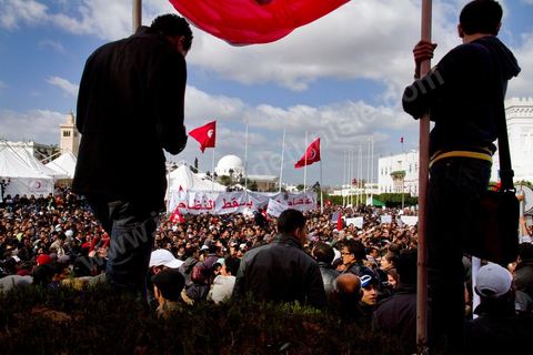 25 février : ce vendredi le sit in de la Kasbah voit le soutien de milliers de manifestants pacifiques sur la place de la Kasbah. Plus de 50 000 manifestants appelant à la démission du Premier ministre M. Ghanouchi et d'un gouvernement une fois pour toute séparé du RCD.