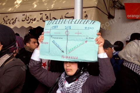 25 février : ce vendredi le sit in de la Kasbah voit le soutien de milliers de manifestants pacifiques sur la place de la Kasbah. Plus de 50 000 manifestants appelant à la démission du Premier ministre M. Ghanouchi et d'un gouvernement une fois pour toute séparé du RCD.