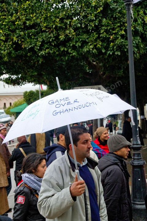 25 février : ce vendredi le sit in de la Kasbah voit le soutien de milliers de manifestants pacifiques sur la place de la Kasbah. Plus de 50 000 manifestants appelant à la démission du Premier ministre M. Ghanouchi et d'un gouvernement une fois pour toute séparé du RCD.