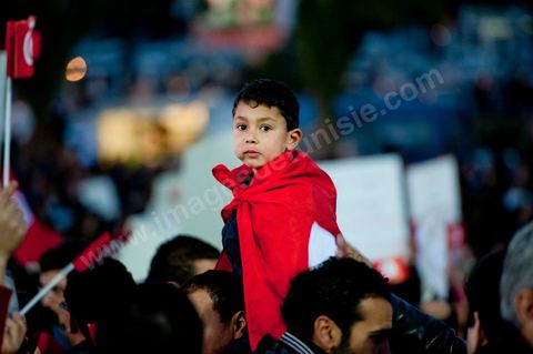 2 mars : chaque jour de cette semaine, un rassemblement a lieu à partir de 17 h à la coupole d'El Menzah dans les quartiers chics de Tunis. L'objectif du rassemblement, un appel au retour au travail, au calme et à la sécurité pour présevrer l'économie et la stabilité de la Tunisie. Discours : respects de la révolution, reconstruction du pays , et dégage RCD et Jrad (UGTT°.