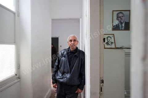 12 mars 2011 : Portrait de M. Hassène Ghodbane, secrétaire générale de la Fédération Générale de l'Agriculture. Au coeur de l'UGTT (Union Générale Tunisienne du Travail), siège historique de la Place Mohamed Ali à Tunis.