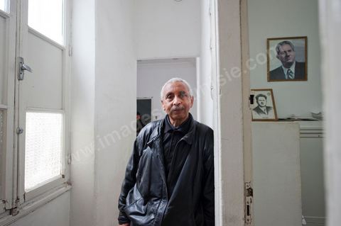 12 mars 2011 : Portrait de M. Hassène Ghodbane, secrétaire générale de la Fédération Générale de l'Agriculture. Au coeur de l'UGTT (Union Générale Tunisienne du Travail), siège historique de la Place Mohamed Ali à Tunis.