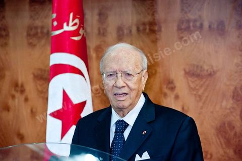 le 4 mars 2011 : au palais présidentiel de Carthage, première allocution du nouveau Premier Ministre M. Béji Caïd ESSEBSI devant les journalistes, les ministres du gouvernement et le General Ammar. Une intervention de près d'une heure où le nouveau Premier ministre tunisien a notamment accusé vendredi le président déchu Zine El Abidine Ben Ali, en fuite en Arabie saoudite, de "haute trahison". Ce délit est passible de la peine de mort.