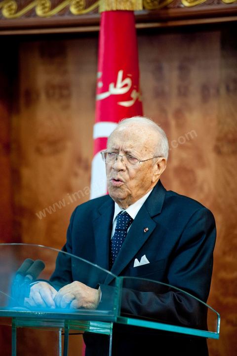 le 4 mars 2011 : au palais présidentiel de Carthage, première allocution du nouveau Premier Ministre M. Béji Caïd ESSEBSI devant les journalistes, les ministres du gouvernement et le General Ammar. Une intervention de près d'une heure où le nouveau Premier ministre tunisien a notamment accusé vendredi le président déchu Zine El Abidine Ben Ali, en fuite en Arabie saoudite, de "haute trahison". Ce délit est passible de la peine de mort.