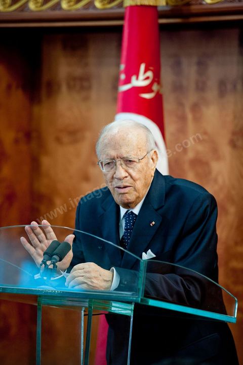 le 4 mars 2011 : au palais présidentiel de Carthage, première allocution du nouveau Premier Ministre M. Béji Caïd ESSEBSI devant les journalistes, les ministres du gouvernement et le General Ammar. Une intervention de près d'une heure où le nouveau Premier ministre tunisien a notamment accusé vendredi le président déchu Zine El Abidine Ben Ali, en fuite en Arabie saoudite, de "haute trahison". Ce délit est passible de la peine de mort.