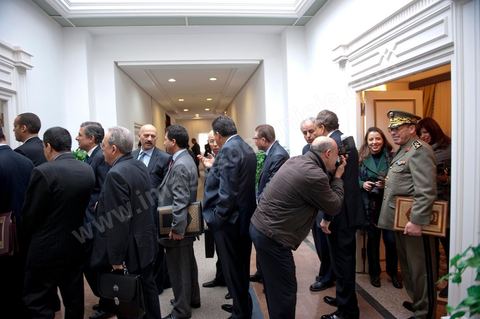 le 4 mars 2011 : entrée des ministres du gouvernement dasn la salle de conférence au palais présidentiel de Carthage, première allocution du nouveau Premier Ministre M. Béji Caïd ESSEBSI devant les journalistes, les ministres du gouvernement et le General Ammar. Une intervention de près d'une heure où le nouveau Premier ministre tunisien a notamment accusé vendredi le président déchu Zine El Abidine Ben Ali, en fuite en Arabie saoudite, de "haute trahison". Ce délit est passible de la peine de mort.