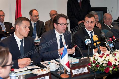 2 mars Tunis : Visite officielle de Frédéric Lefebvre, secrétaire d'État, chargé du Commerce, de l'Artisanat, des PME, du Tourisme, des services, des Professions libérales et de la Consommation. Conférence de presse au ministère du tourisme tunisien avec Mehdi Houas, ministre du Commerce et du Tourisme tunisien (à droite) et Boris Boillon ambassadeur de France en Tunisie (à gauche)