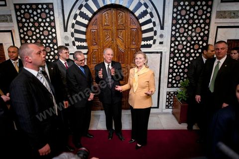 Visite de Mme Hilary Clinton Secrétaire d'Etat américain, au premier ministère à Tunis. conférence de presse avec M. Mohamed Mouldi Kefi, ministre des Affaires Etrangères tunisien.