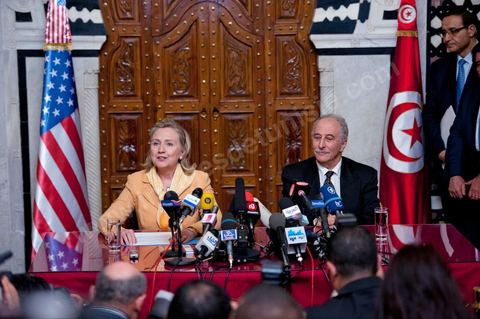 Visite de Mme Hilary Clinton Secrétaire d'Etat américain, au premier ministère à Tunis. conférence de presse avec M. Mohamed Mouldi Kefi, ministre des Affaires Etrangères tunisien.