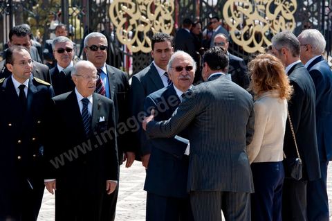 Arrivée du Président Foued MBazaa au mausolée Habib Bourguiba accueilli par le Premier Ministre M. Béji Caïd Essebsi puis salue à l'ensemble des membres du gouvernement provisoire lors de la Commémoration du 11ème anniversaire de Habib Bourguiba, le père de la Nation, au mausolée Habib Bourguiba à Monastir le 6 avril 2011