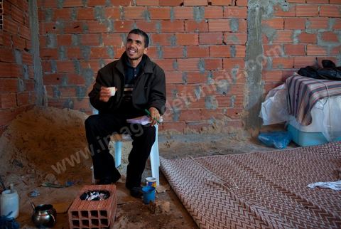 Dans la rue d ela maison Bouazizi quartier Cité Nour à Sidi Bouzid, rencontre avec les voisins, une autre famille Bouazizi