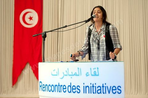 10 avril : Aya Khiari, jeune étudiante en droit de 22 ans et très active dans les associations pour la défense des droits de la femme, prend la parole au meeting pour soutenir et défendre l'établissement de la parité pour l'élection constituante du 24 juillet. Au palais des Congrès ce dimanche a été l'occasion d'une grande rencontre débat des memebres d'associations de la société civile au nom de l'initiative citoyenne pour une citoyenneté active. Une grande pétition a été lancée pour une initiative citoyenne : " La révolution pour la dignité et la liberté a affirmé la volonté de notre peuple d’exercer pleinement sa souveraineté, par l’édification d’un régime républicain et démocratique, enrupture avec la dictature et la corruption, et mettant fin à la déliquescence des institutions.Considérant que l’aspiration de notre peuple est d’édifier une société civile consacrant la culture de la citoyenneté et de la liberté, nous pensons que la conception d’une nouvelle Constitution nécessite un consensus national, dont les principes doivent s’inspirer de l’héritage de notre civilisation, des valeurs de la modernité et des acquis de notre peuple".  