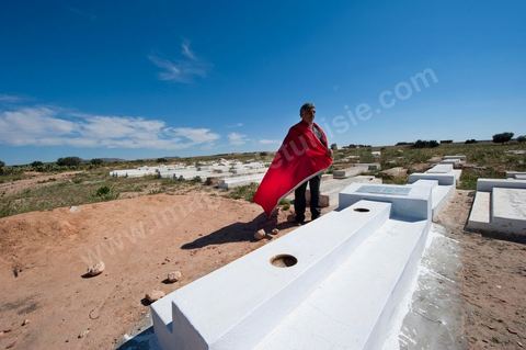 Cimetière et tombe de Mohamed Bouazizi près de Sidi Bouzid