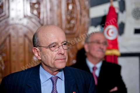 20 janvier 2011 : Allocution presse de Alain Juppé avec Mohamed Moldi Kéfi, son homologue tunisien et Boris Boillon, amabassadeur de France en Tunisie lors de la Visite de M. Alain Juppé, Ministre des Affraires Etrangères Français, en Tunisie.